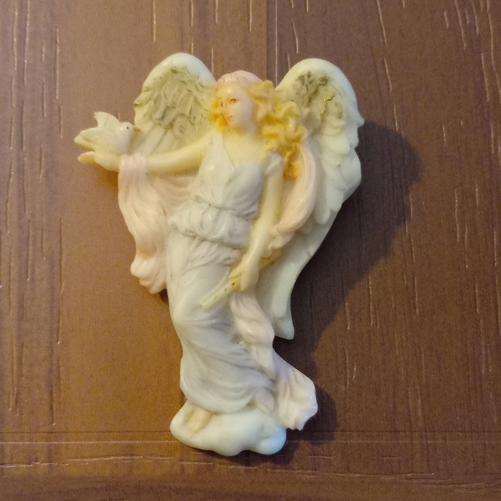 Angel Brooch - Picture 3 of 6